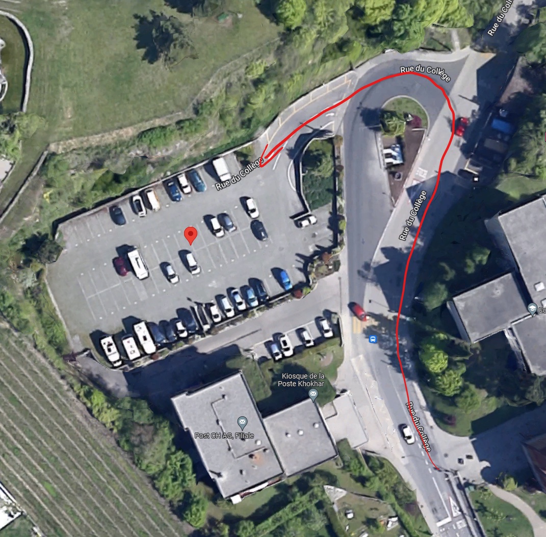 Accès au parking depuis le rond-point